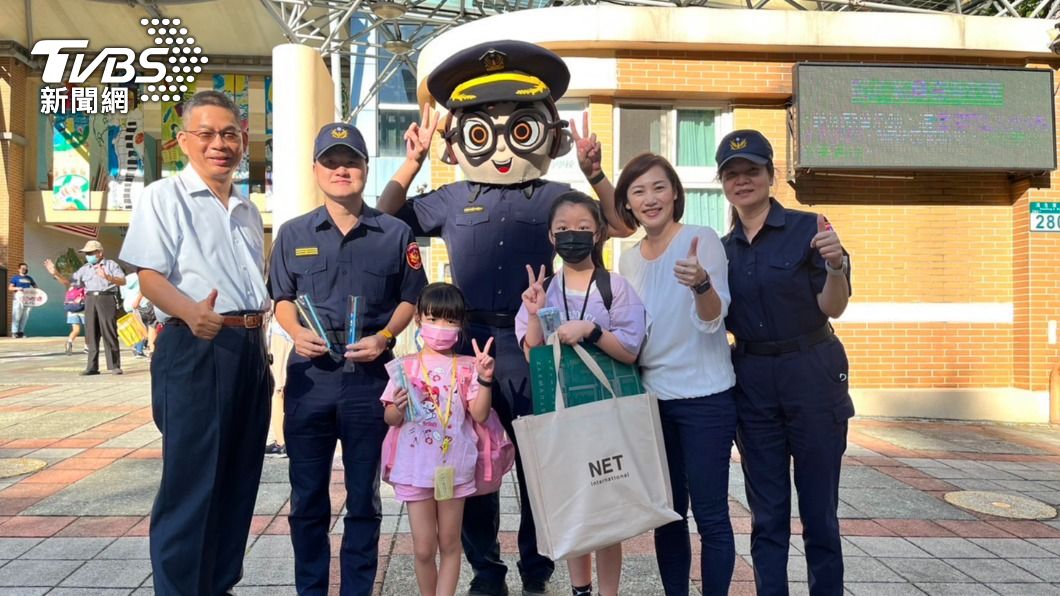 警方時刻提醒孩子注意上下課安全。(圖/TVBS)