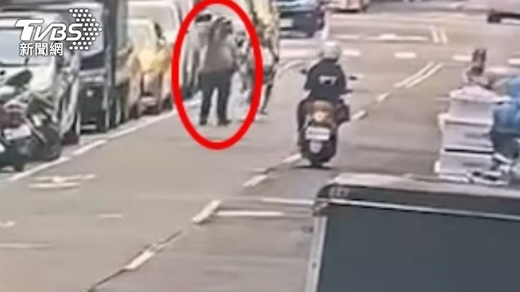 鄰居反目!萬華男中5刀慘死 行兇運將攔警稱「我殺人了」