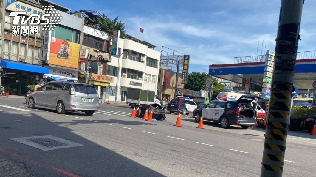 林男在車禍發生前,曾跑到住家對面的加油站詢問「能不能一起普渡」?(圖/TVBS)