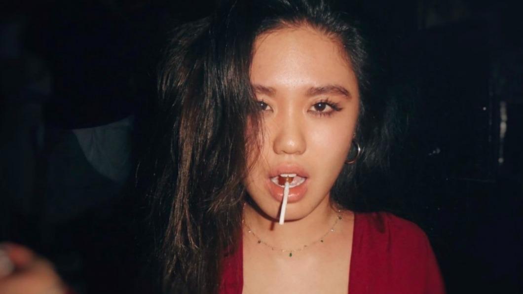 鍾鎮濤19歲女兒超辣 曬大尺度比基尼照!驚人身材網看呆