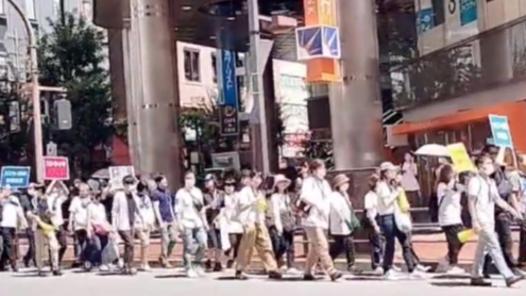 此次罷工行動有約900人響應,抗議母公司強硬出售事業體。(圖/翻攝自@5h4M_happy推特)