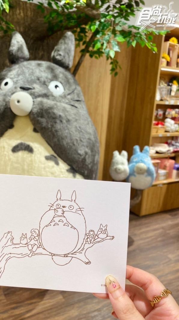 在店內消費打卡將可以拿到限量的明信片。（圖／陳倍玉攝）
