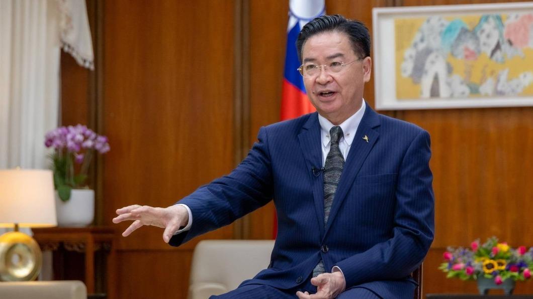 稱「台灣共和國」外長!法電視台專訪吳釗燮:中國若侵台將付代價
