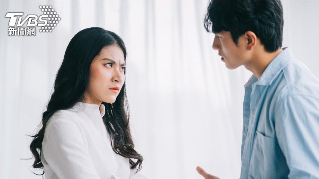 這款男友!趁女友睡著「拿手機轉三萬」 被抓包還不認:一起去報案