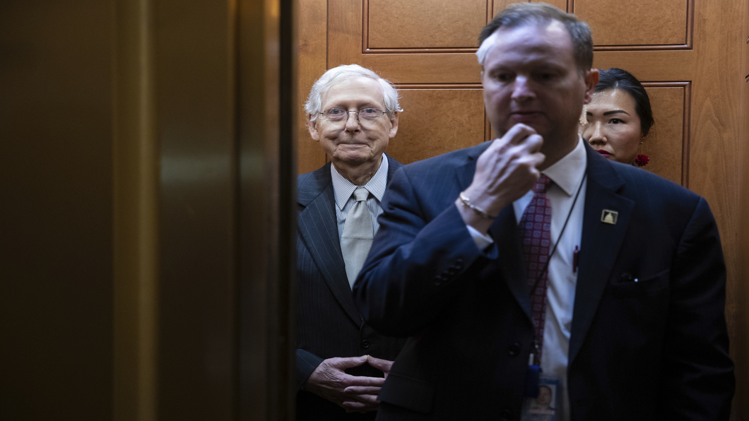 美共和黨大老麥康諾「失神30秒」 是否交棒引關注