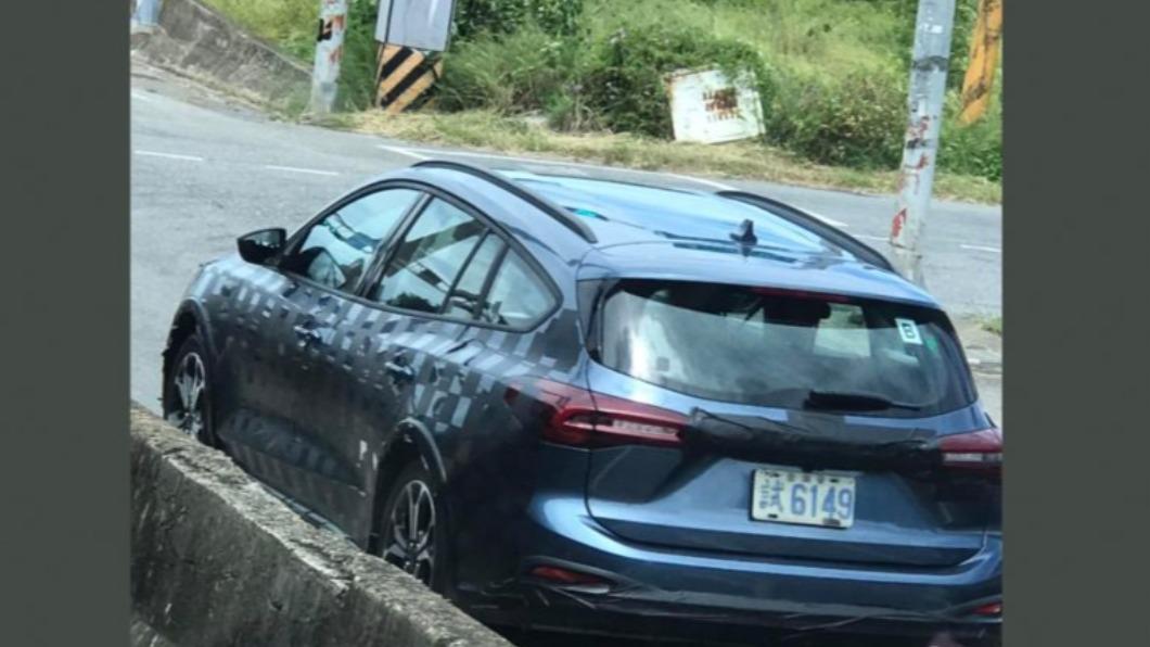 有網友意外捕捉到Focus Wagon測試車，外觀與市售的Focus Wagon不同。（圖／ 翻攝自臉書＠FSC FOCUS MK4社團）