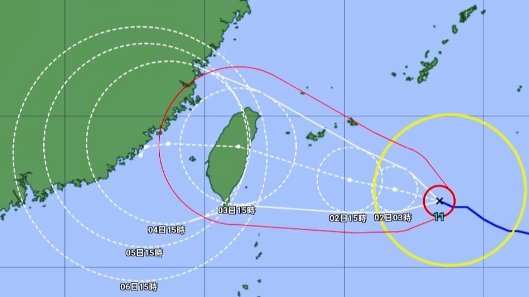 海葵颱風再進入台灣海峽後,可能會因「受困鞍型場」而滯留。(圖/翻攝自「觀氣象看天氣」臉書)