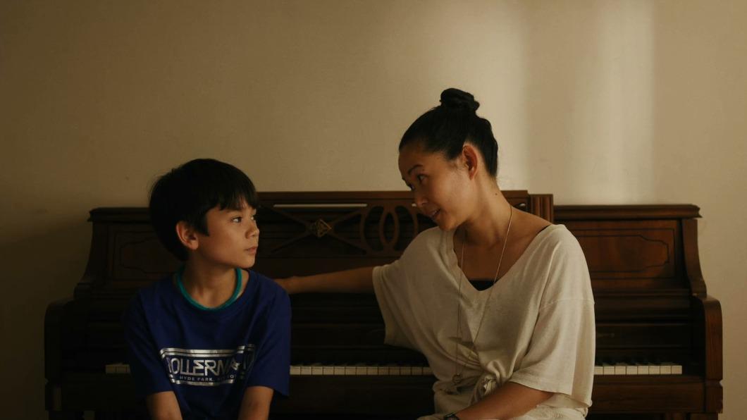 美國越南裔女星周洪於本片飾演充滿過往心結的凱西一角,再展細膩動人的演技。(圖/友量提供)
