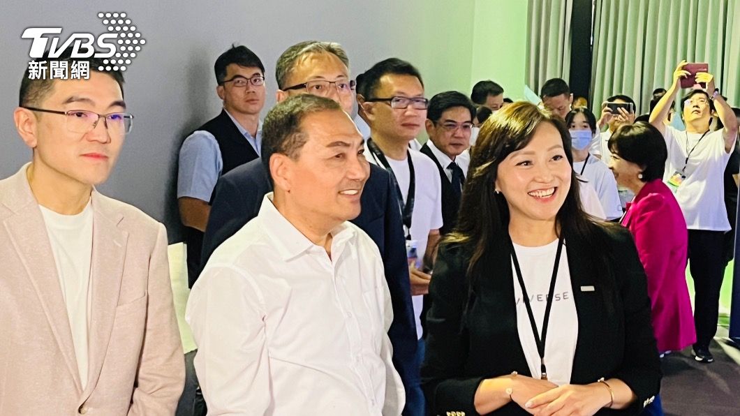 謝國樑、侯友宜出席《TVBS》30週年特展。（圖／TVBS）