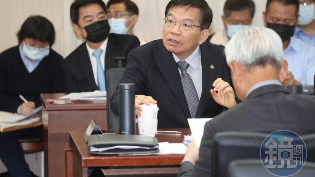 針對昨日與今日又搜出太魯閣號出軌罹難者之遺骨，王國材承諾會全面檢討改正。（圖／鏡週刊）
