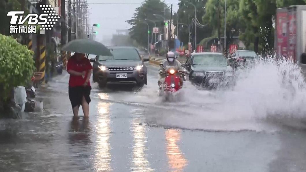 海葵恐成「攔腰颱」!最快明晨發陸警 5縣市今夜大雨特報