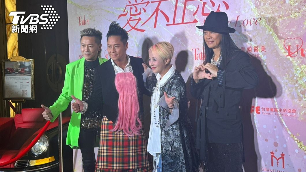 草蜢3人與李明依(右二)是多年好友。(圖/謝佩樺攝)