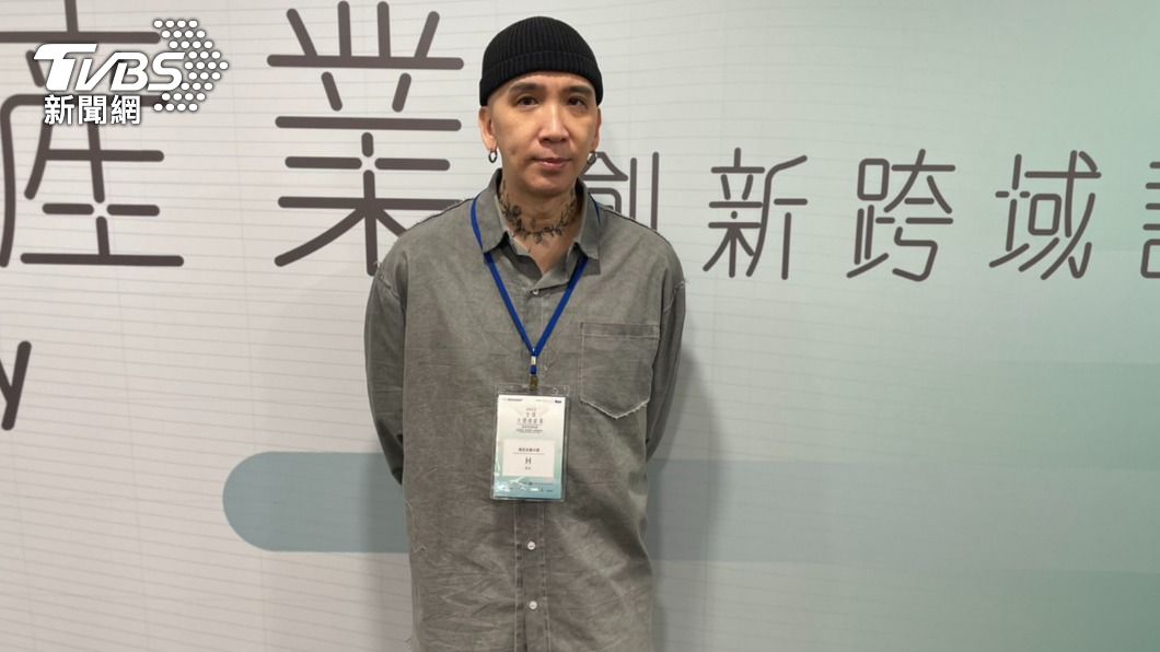 作家H出席健康論壇。(圖/謝佩樺攝)