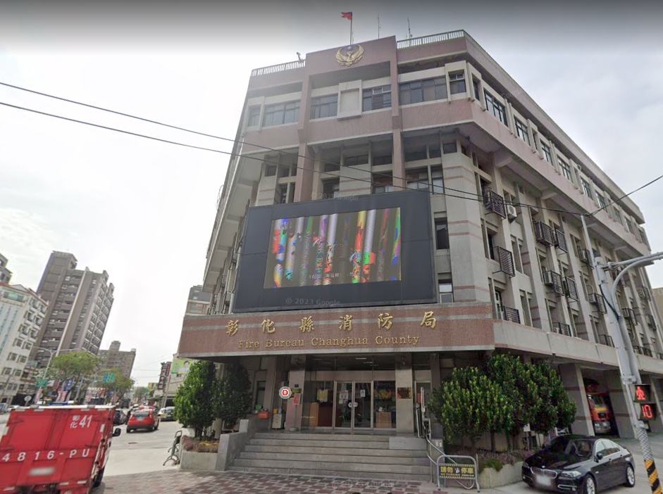 彰化消防局接獲通報後,第一時間趕到墜樓現場。(圖/翻攝自Google Map)