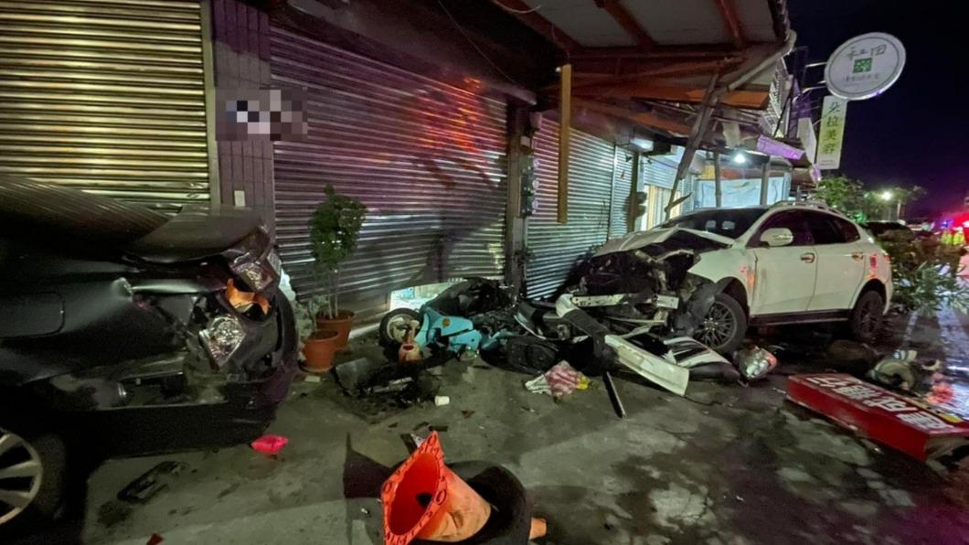 甩尾失敗？深夜撞爆北港民宅駕駛肇逃　居民轟：無預警殺人