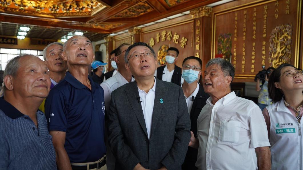 民眾黨總統參選人柯文哲今上午參訪黃梅生紀念館。(圖/柯文哲競辦提供)