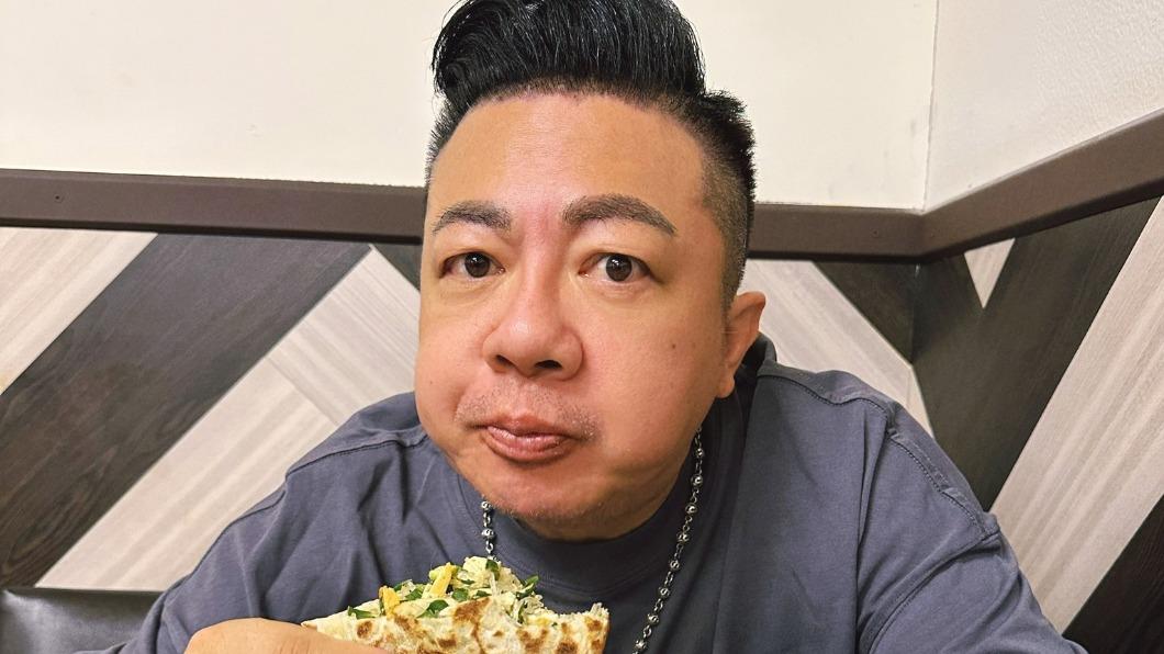 董至成感嘆,大陸公司倒閉一半了,連當初簽他的經紀公司也沒了。(圖/翻攝自董至成臉書)