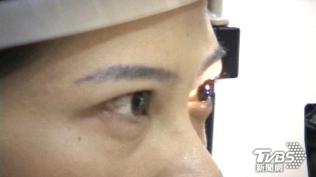 女主播眼線紋歪氣瘋！醫院狂罵50分鐘「狠踹助理」　二審下場曝