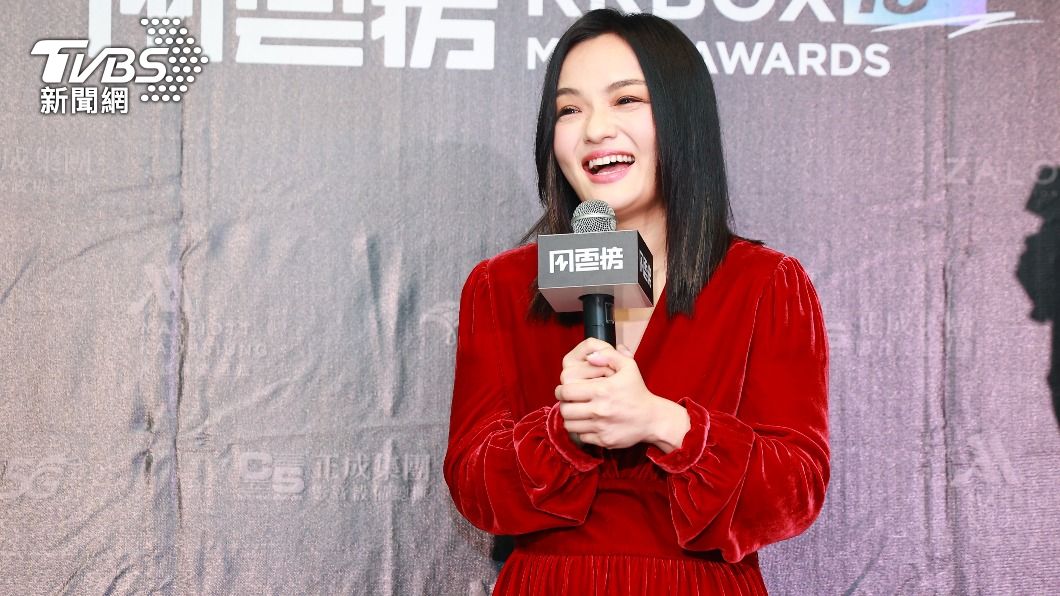 徐佳瑩提起被詐騙往事,忍不住苦笑連連。(圖/黃城碩攝)