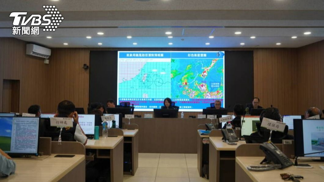 周春米更要求全縣7鄉、21村易成孤島地區鄉鎮完成預防性撤離。（圖／TVBS）