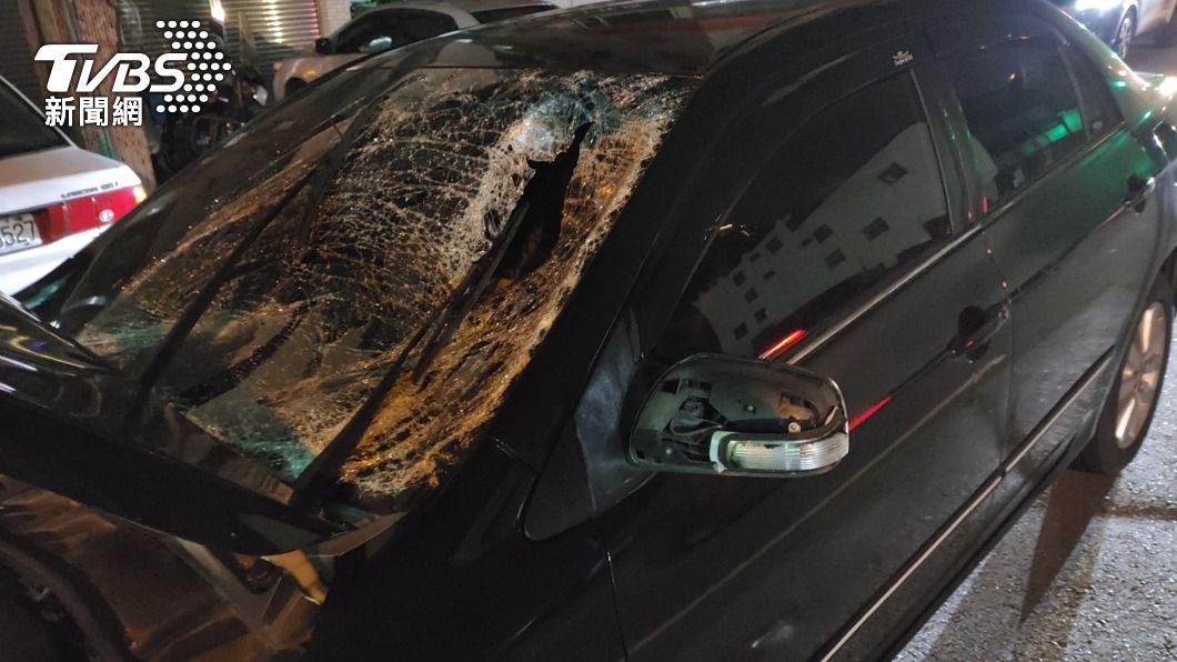 斑馬線就在旁邊!台中男穿越車道被撞飛 全身骨折還吞罰單