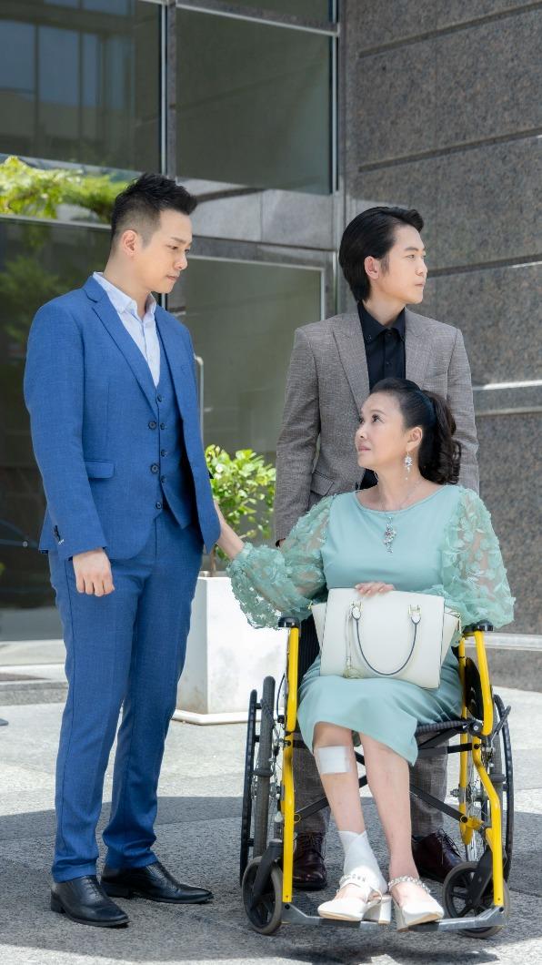 丁國琳透露,坐輪椅確實不方便。(圖/三立提供)