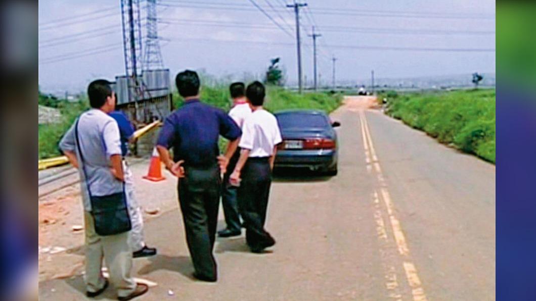 警方封鎖現場進行採證,雖有指紋、血跡卻比對不出可疑對象。(圖/東森新聞提供)