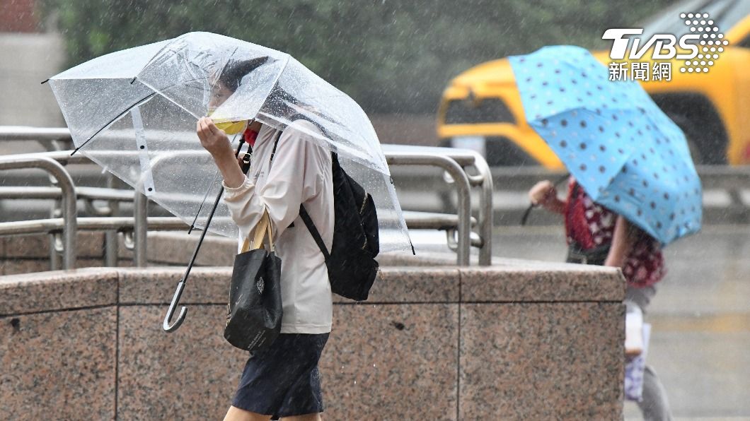 雙北沒颱風假！上班族被「窗外呼呼聲」吵醒哀嚎：風雨超大