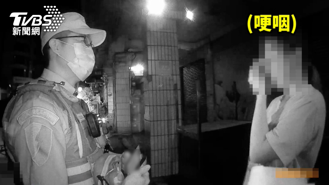 警察是最好的朋友!高雄女「初戀失戀」爆哭 暖警心疼安慰