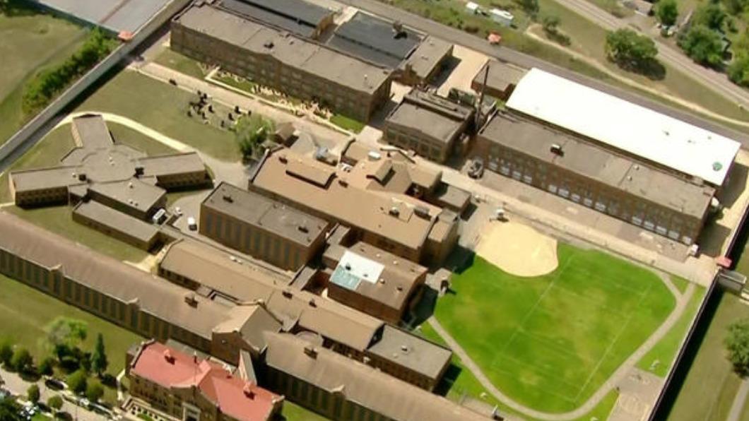 斯蒂爾沃特監獄(Stillwater prison)空拍照。(圖/翻攝自《CBS》)