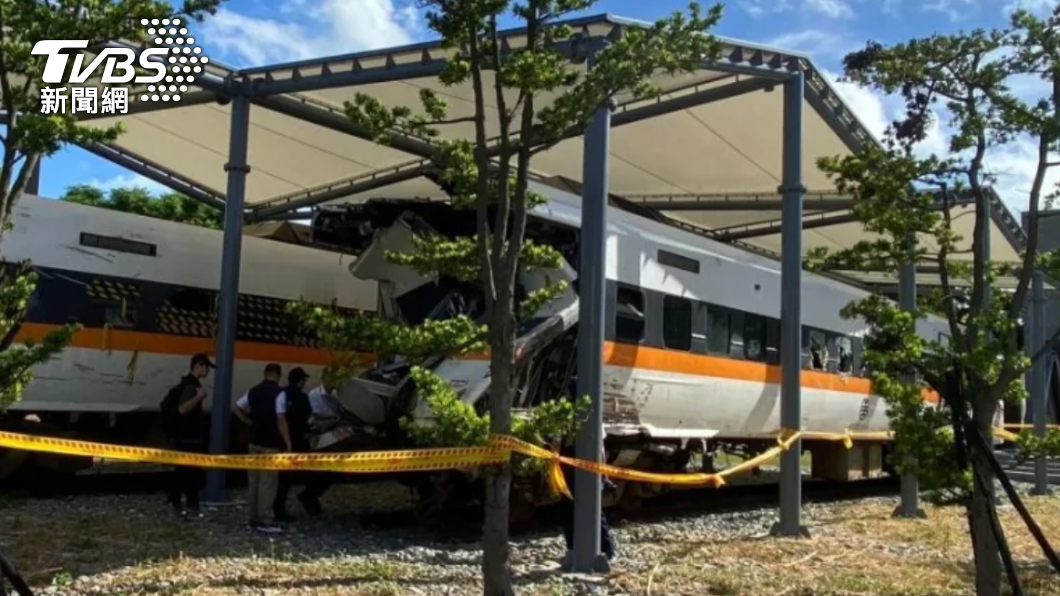 太魯閣出軌車廂找到「罹難者遺骨」。（圖／TVBS）