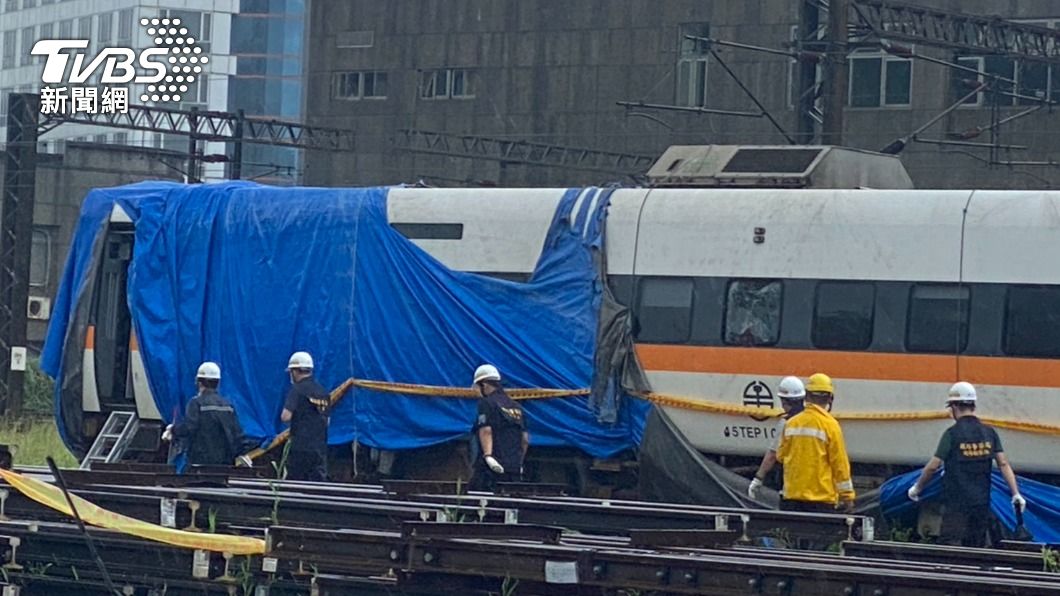 太魯閣事故車廂搜出18遺骸94遺物!家屬:台鐵、檢調、運安會要負責