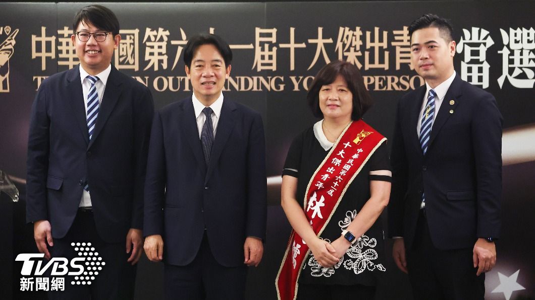 桌球國手林昀儒因出國比賽,由母親陳貴玲代表出席。(圖/中央社)