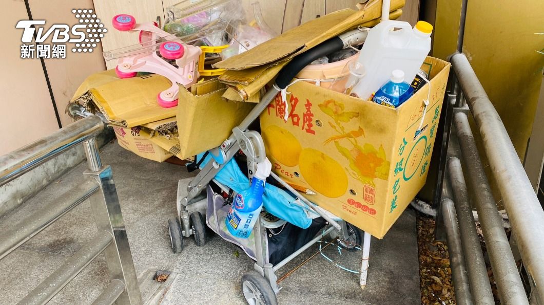 娃娃車被老翁改裝成垃圾車,婦人表示不敢再用。(圖/TVBS)