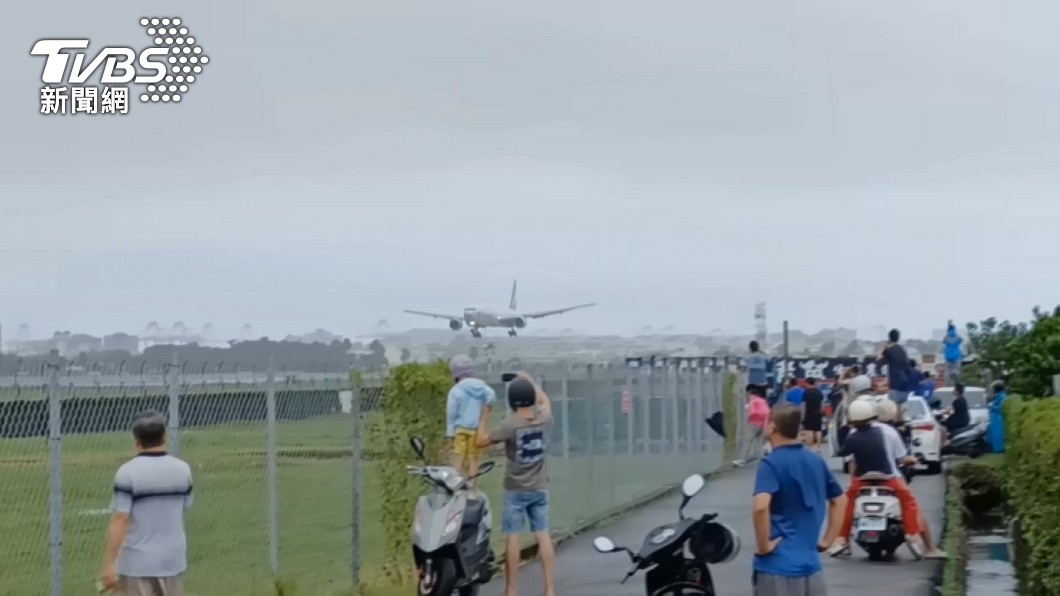 快訊/風太大!小港機場部分航班取消 德威重飛轉降濟州機場
