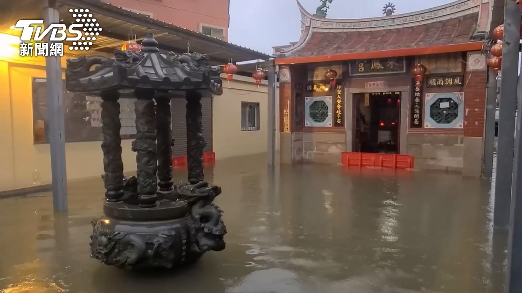 金門暴雨淹慘卻無颱風假!縣長臉書被灌爆:游泳去上學?