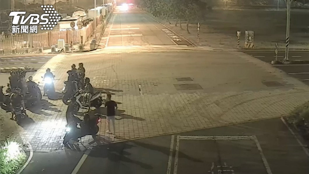 「少年仔」看不爽互嗆打架!警鳴槍警告逮11人