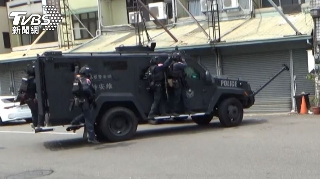 本次任務出動的為Lenco Bearcat G2輪式裝甲車。（圖／TVBS）