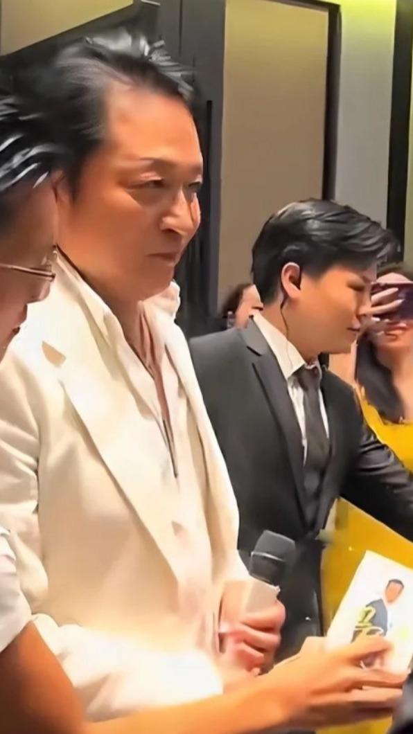 馬景濤出席活動，被拍到臉歪照片。（圖／翻攝自微博）
