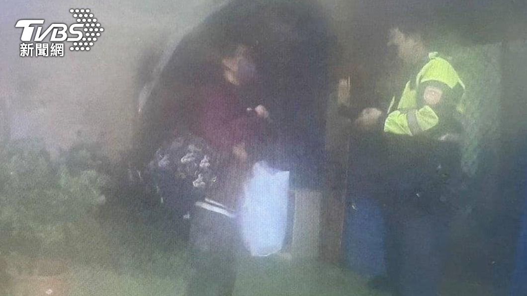 屏東少年颱風夜跟爸媽吵架!徒步35公里找友 警耐心開導