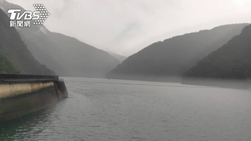 德基水庫喝飽了!颱風海葵帶豐沛雨量 溢流放水21小時
