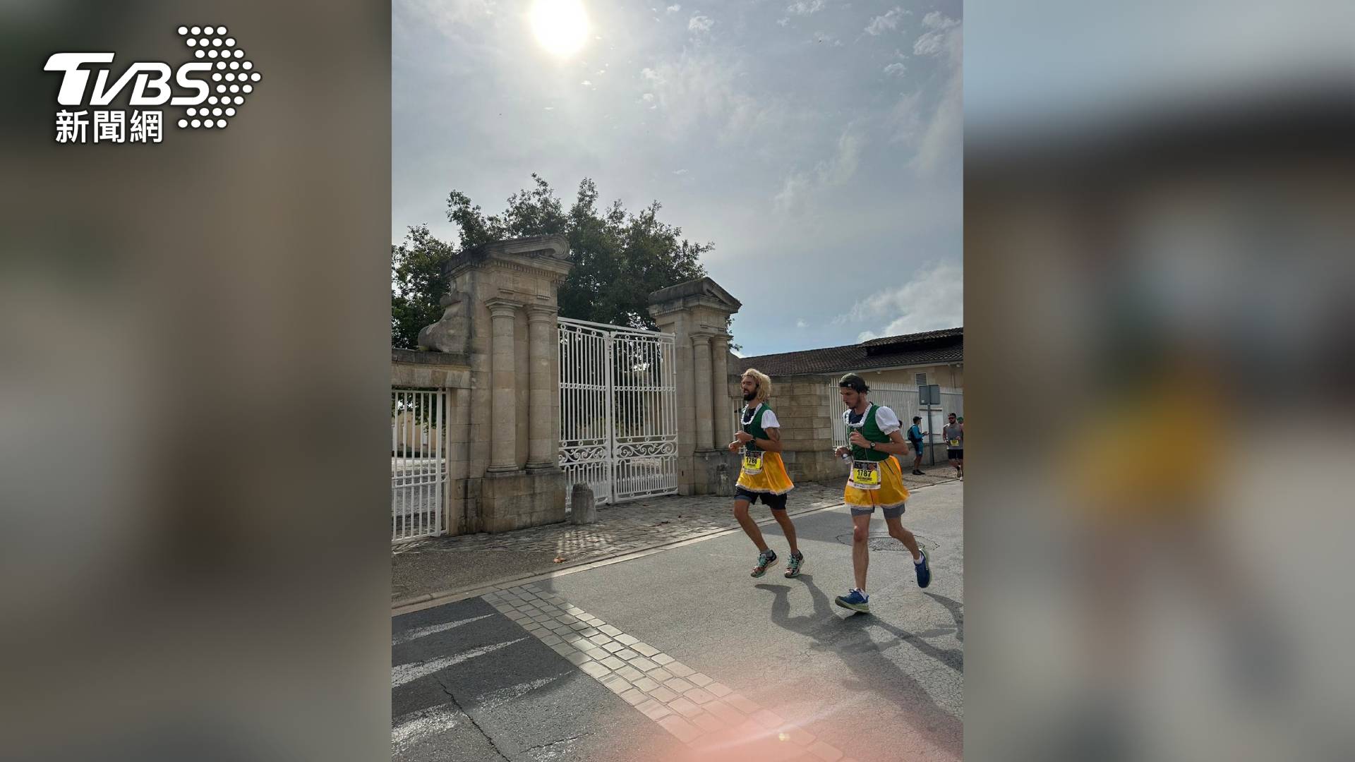結合台灣傳統在地信仰的「Mother Marathon 北港媽祖盃全國馬拉松」,今年邀請華裔設計師 Daniel Wong 為賽事賦予英文名稱。(圖/鑫囍國際股份有限公司提供)