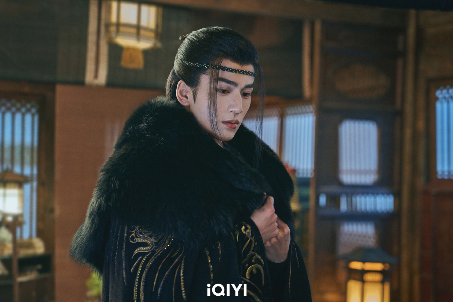 張凌赫飾演生性不喜歡被約束的公子哥「宮子羽」。(圖/iQIYI提供)
