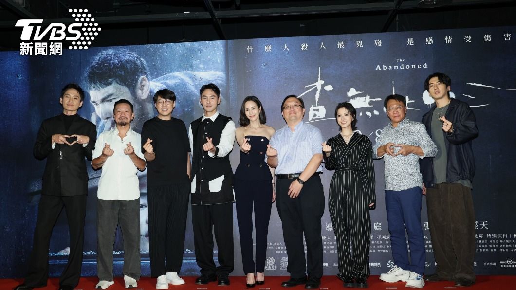 黃鐙輝、陳為民、導演曾英庭、阮經天、張鈞甯、監製唐在揚、項婕如、游安順、傅孟柏。（圖／趙世平攝）