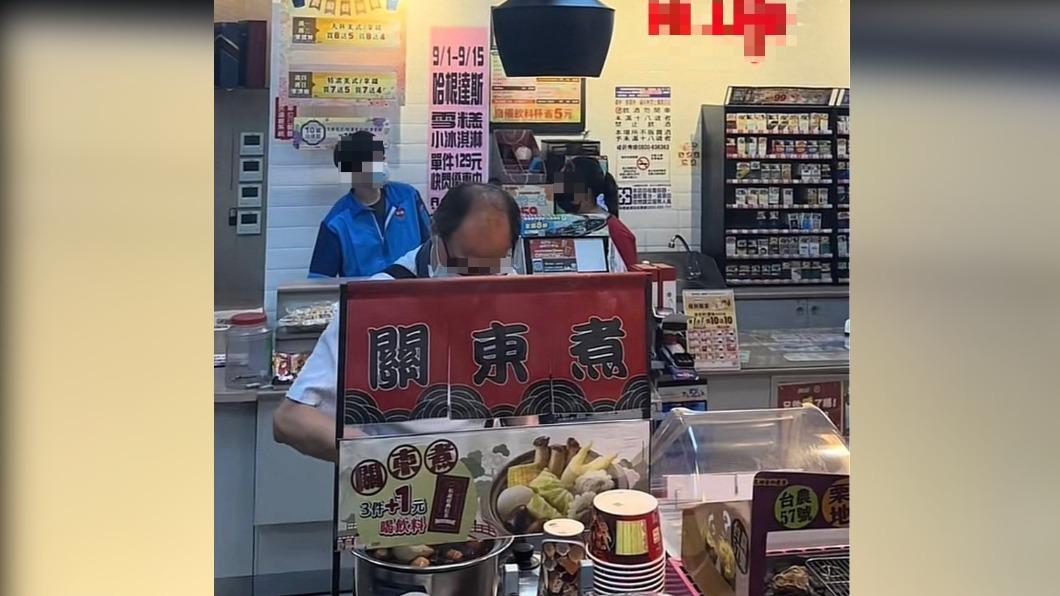 超商發生口角糾紛,一旁的阿伯淡定挑選茶葉蛋。(圖/翻攝自TikTok)