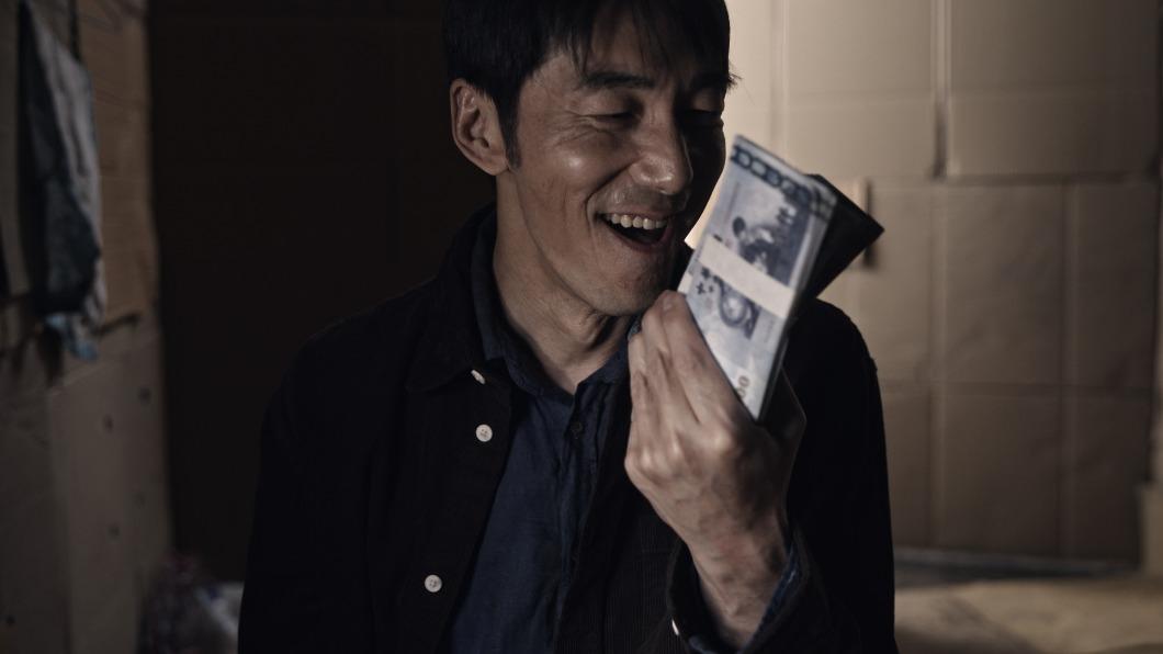 李李仁驚傳走投無路?為錢販售性命 「邪笑數錢」崩壞畫面曝光