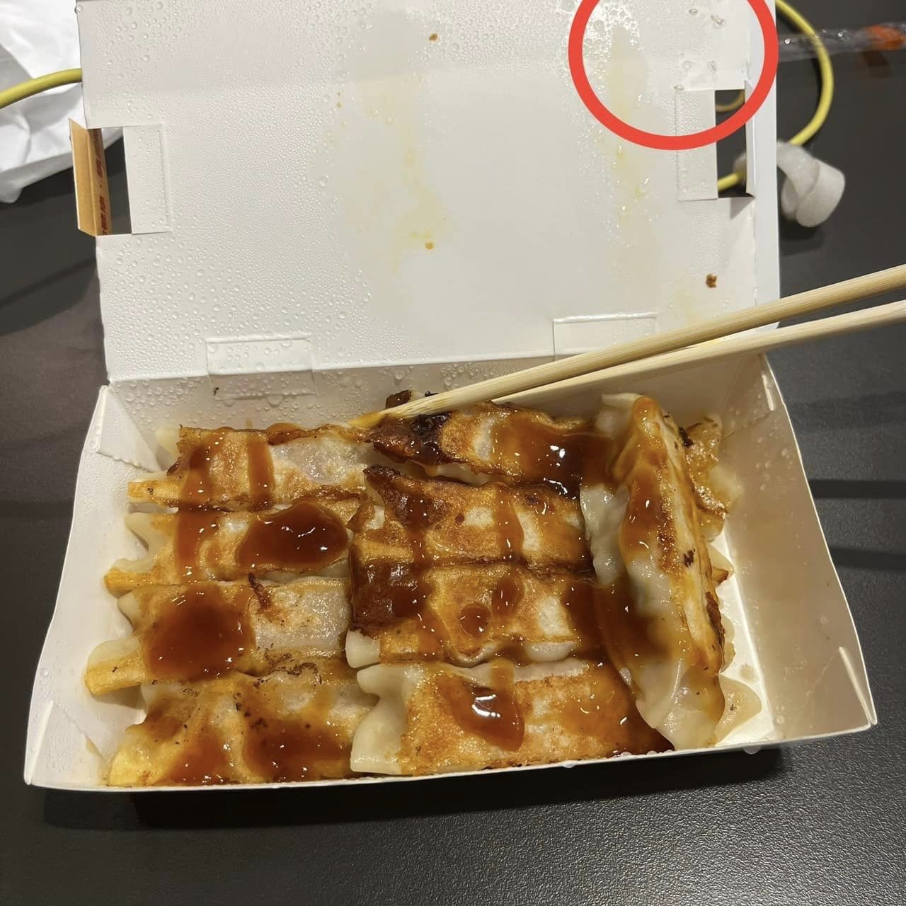 連鎖鍋貼「餐盒有蛆」?衛生局稽查3缺失 最高罰兩億