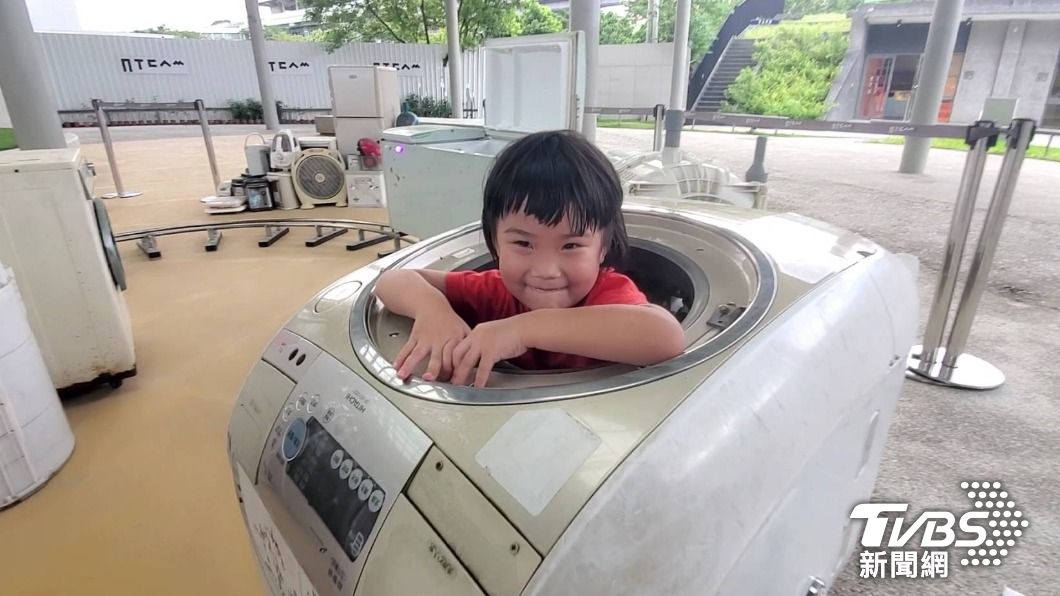 這裡小孩躲進洗衣機不會挨罵 廢棄家電變身小火車成藝術品