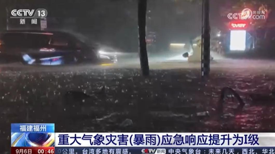 有片/海葵颱風尾重擊福州 大暴雨害城內淹水、汽車滅頂