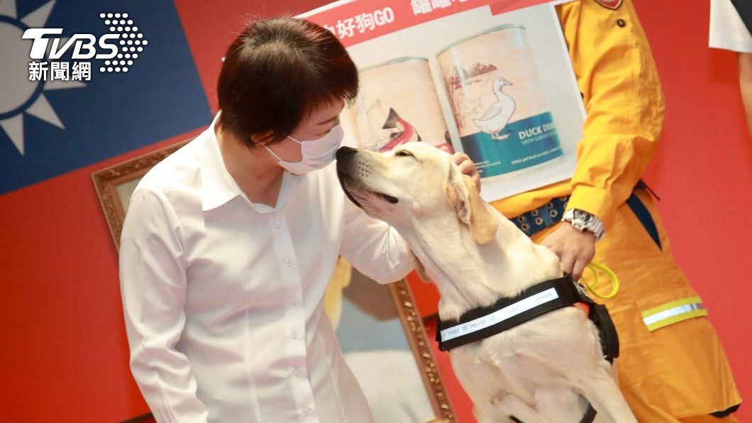 鐵雄獲階全國最高階二線一星。(圖/台中市政府提供)